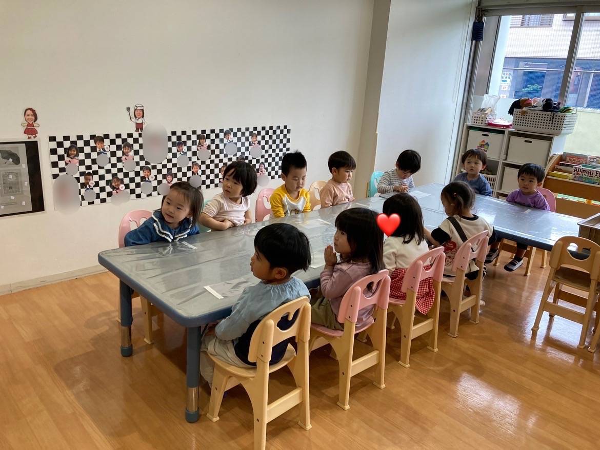 Our first craft time! (初めての工作をしたよ！) ☆ Preschool (2歳児クラス)