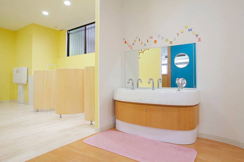 自動水栓で衛生的な手洗い場