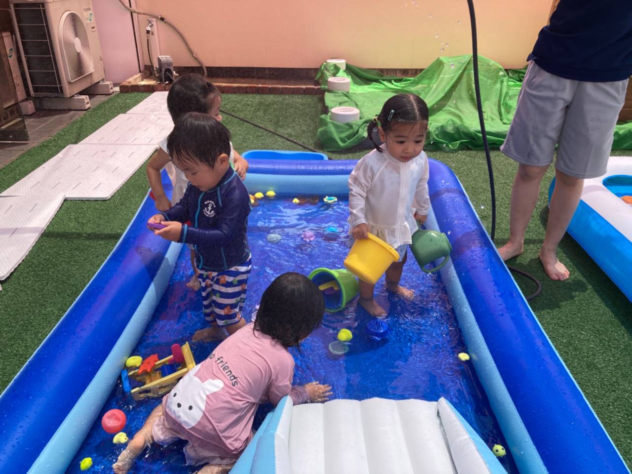 It's time to make a big splash! (お水と一緒に思い切りはしゃごう!)☆Small Kids(1歳児クラス)
