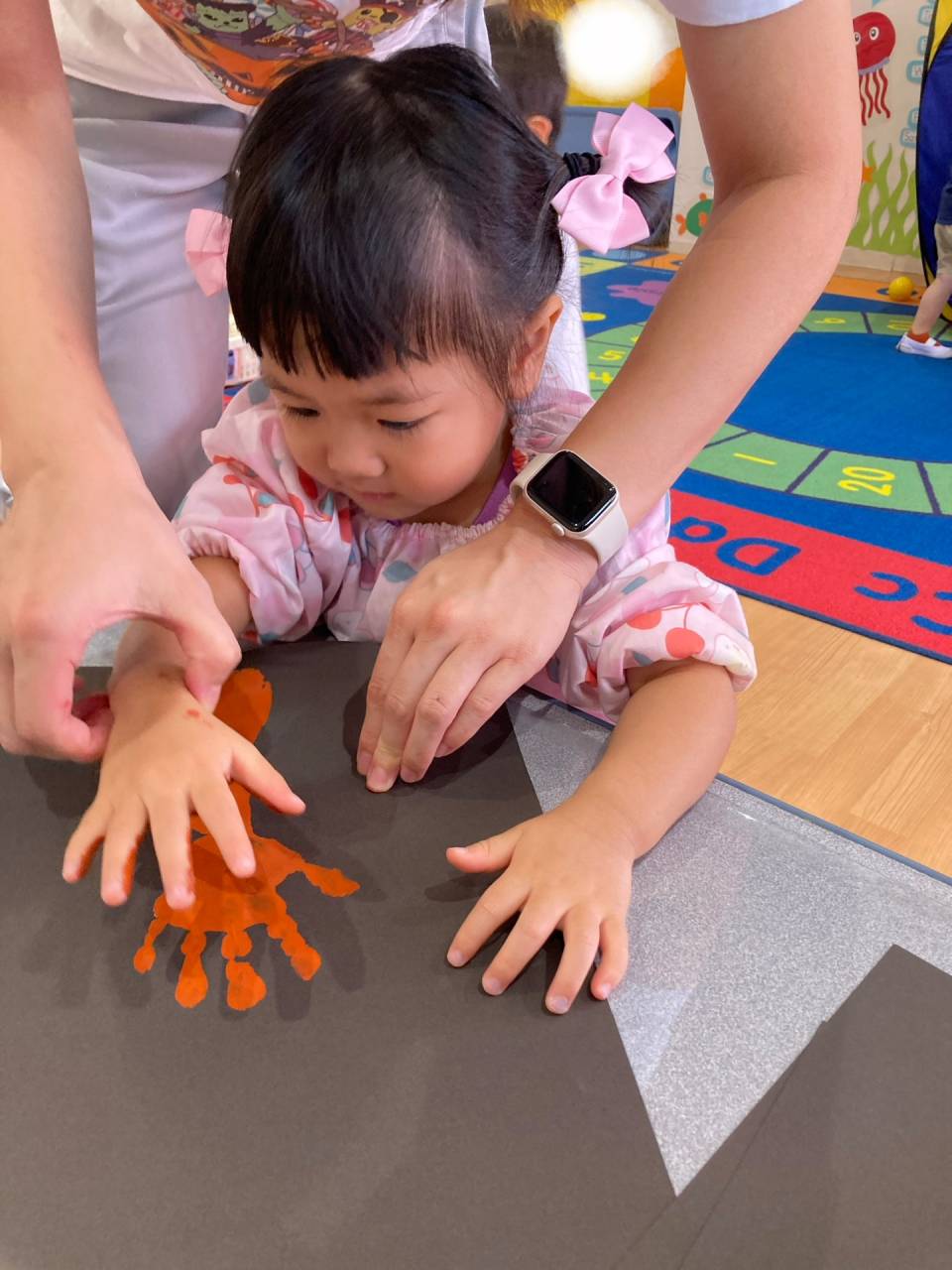 It smells like Fall now! (秋の匂いがしてきたね!) Small Kids☆1歳児クラス